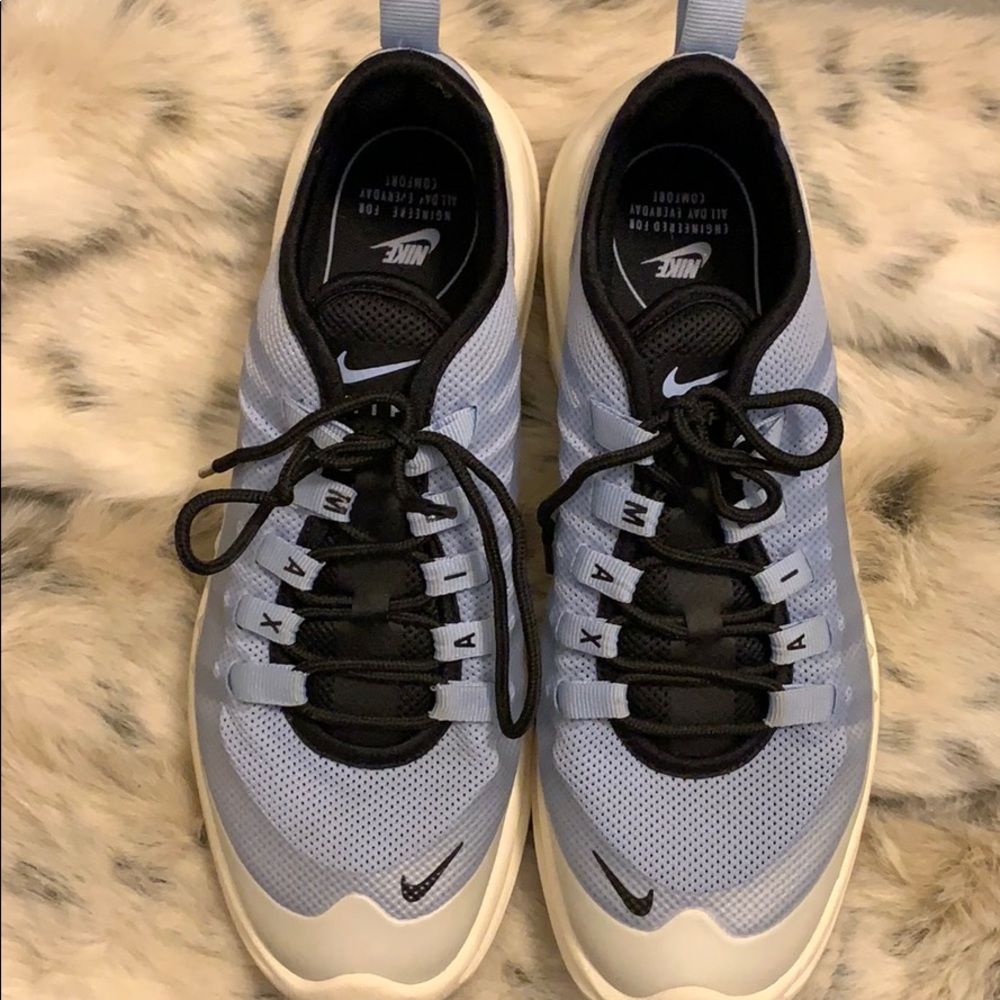 Nike Air Max Axis